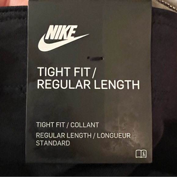 Women's Nike Sportswear Essential High-Waisted Leggings - Picture 3 of 6